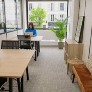 Bureau privé 29 m² 9 postes Coworking Rue Royale Saint-Cloud 92210 - photo 1